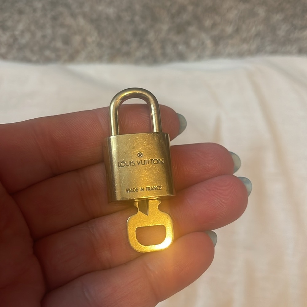 Authentic!!! Louis Vuitton Lock and Key Set! 301, 309, 330 - Picture 12 of 15
